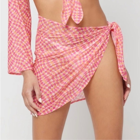 L*Space | Bandera Sarong In Pink & Orange Heat Waves | One Size - Picture 1 of 8